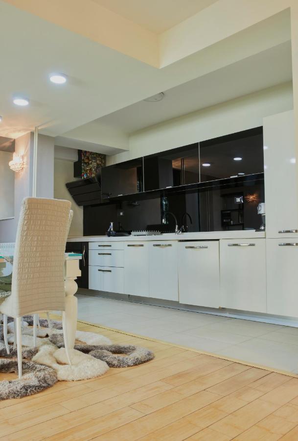 Diamond Butterfly Apartment Szkopje Kültér fotó